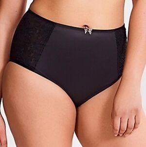 Sculptresse Chi Chi brief